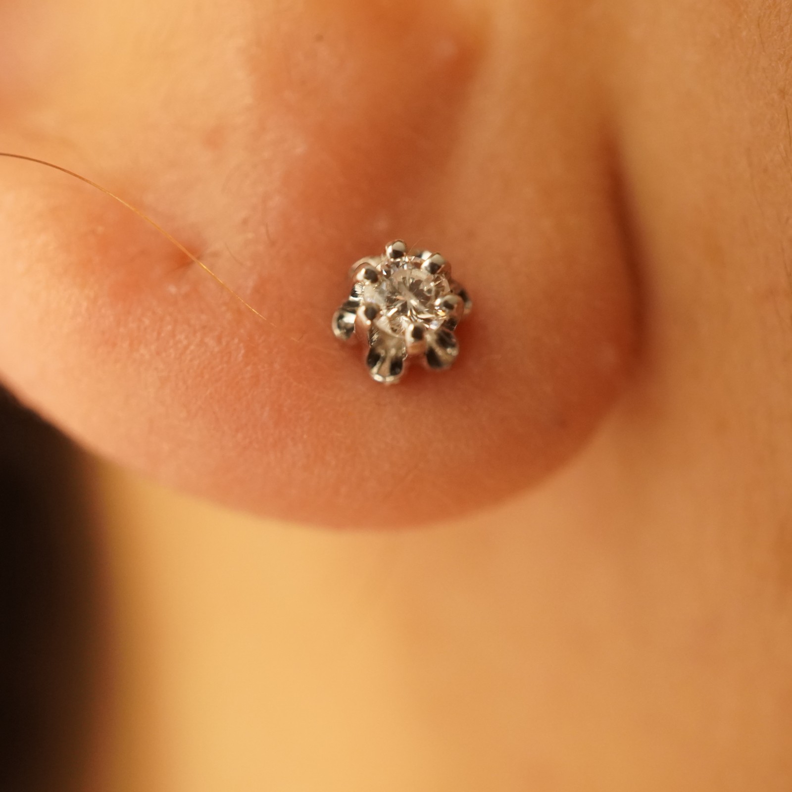 14k White Gold & 0.05ct Diamond Stud Earrings – Free Shipping USA