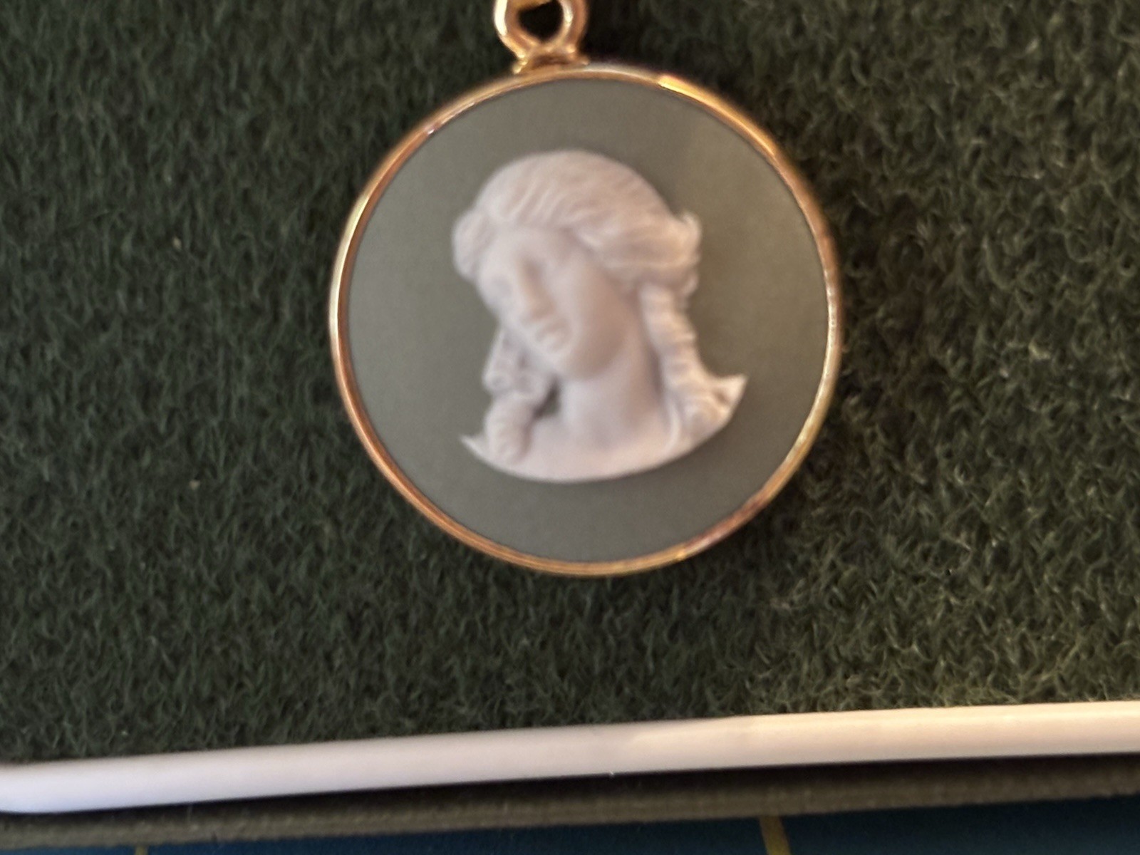 Wedgwood Jasper-ware Sage Cameo Pendant Necklace Green/White Oval Signed In Box