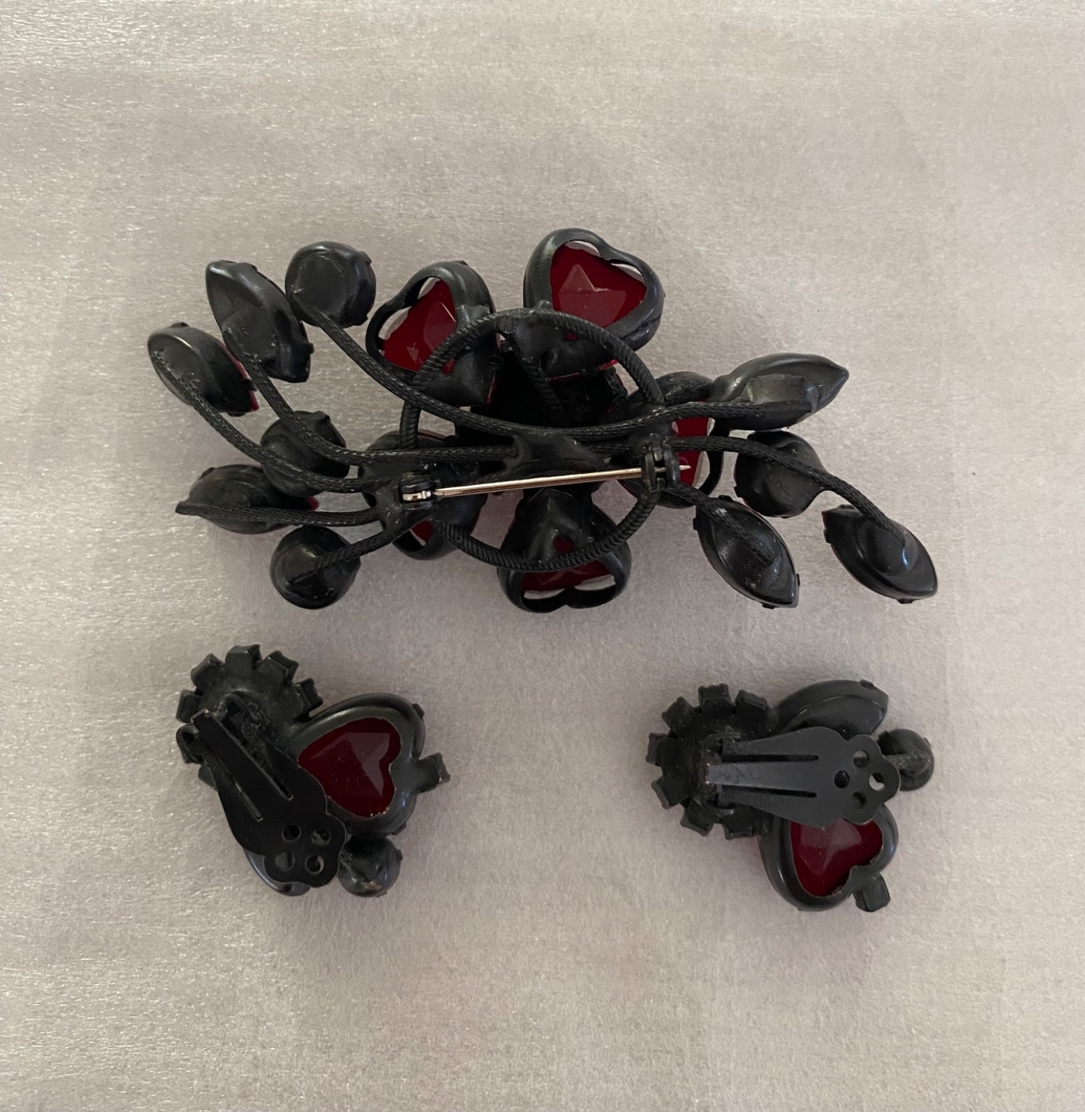 Vintage Juliana (DeLizza & Elster) Red & Fuchsia Heart Shaped Stones Demi Parure