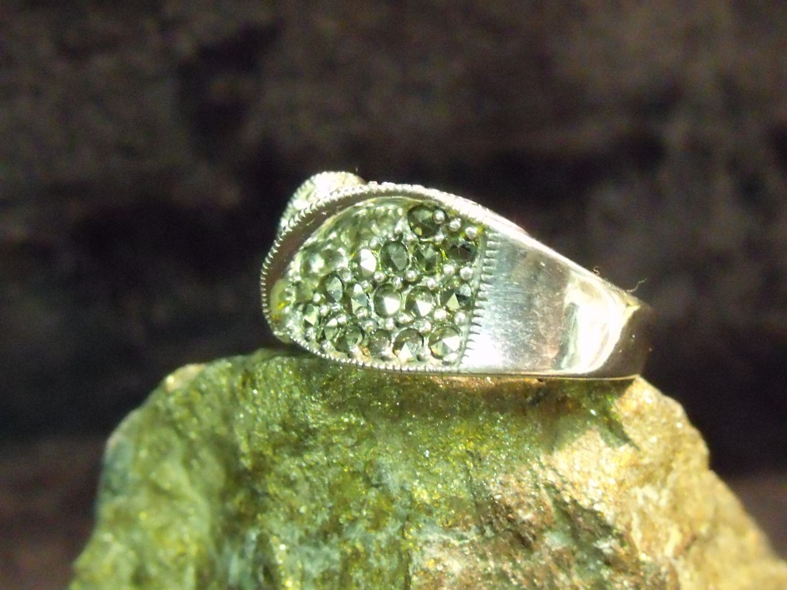 VINTAGE “A” HALLMARKED STERLING MARCASITES AND CZ’S SZ. 7 1/4 TWIST RING 6.7GRAM