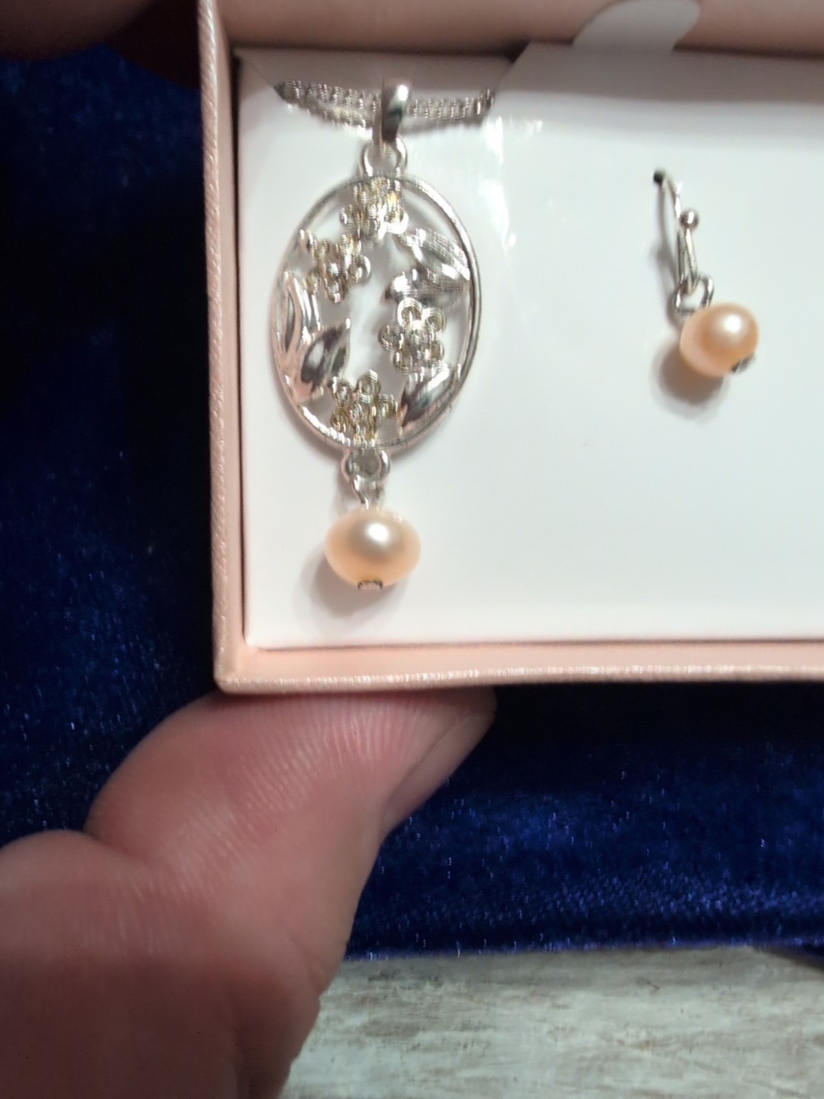 AVON Sweet Sunshine FRESHWATER PEARL Gift Set. Pierced. PINK. Women/Juniors NEW