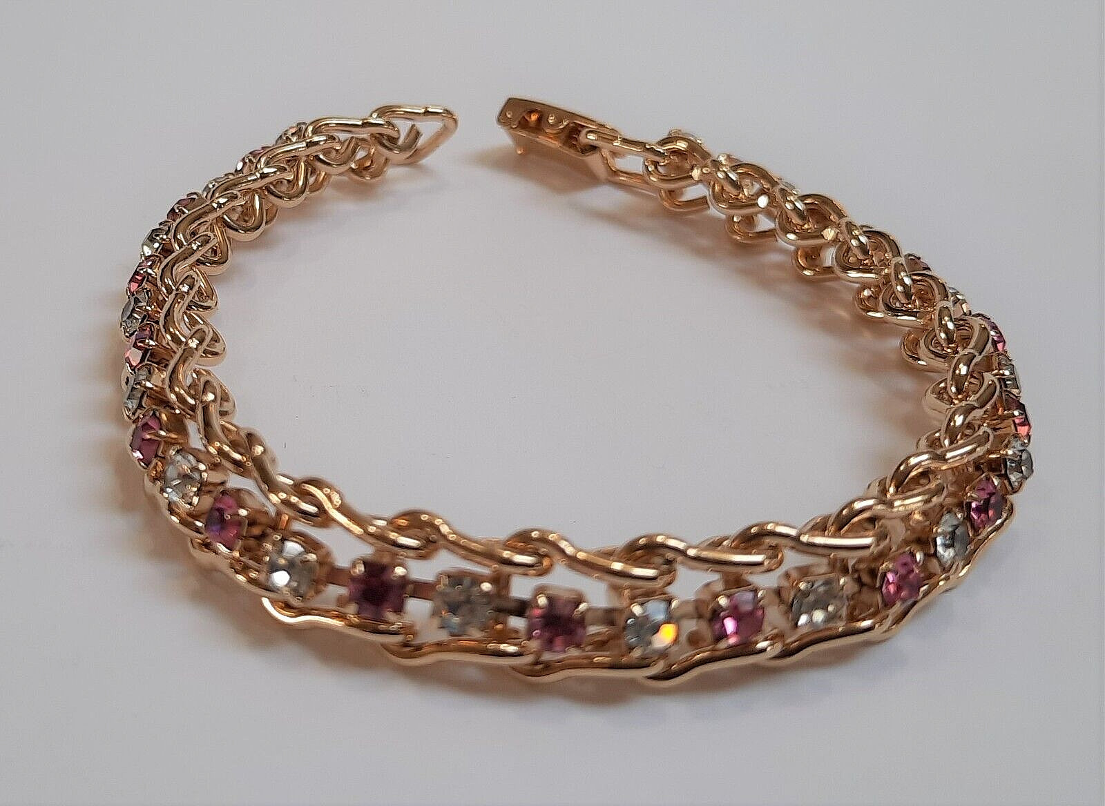 Vintage Rhinestone & Gold Tone Tennis Bracelet 7.25in Fold-Over Clasp