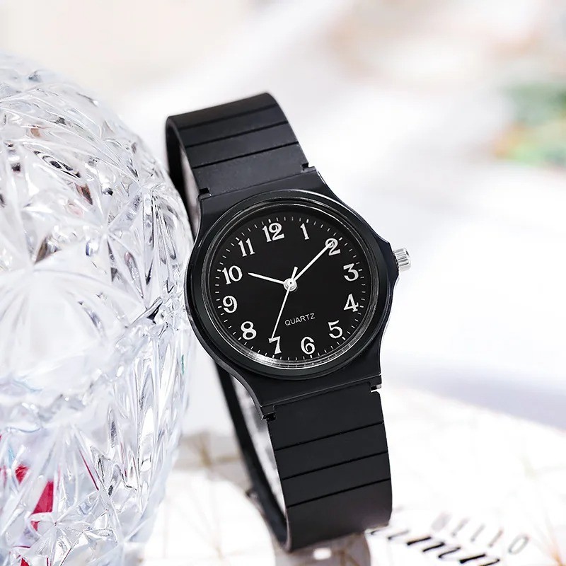 Black Resin Strap Quartz Wrist Watch – Ultra-Thin Analog Design for All Ages
