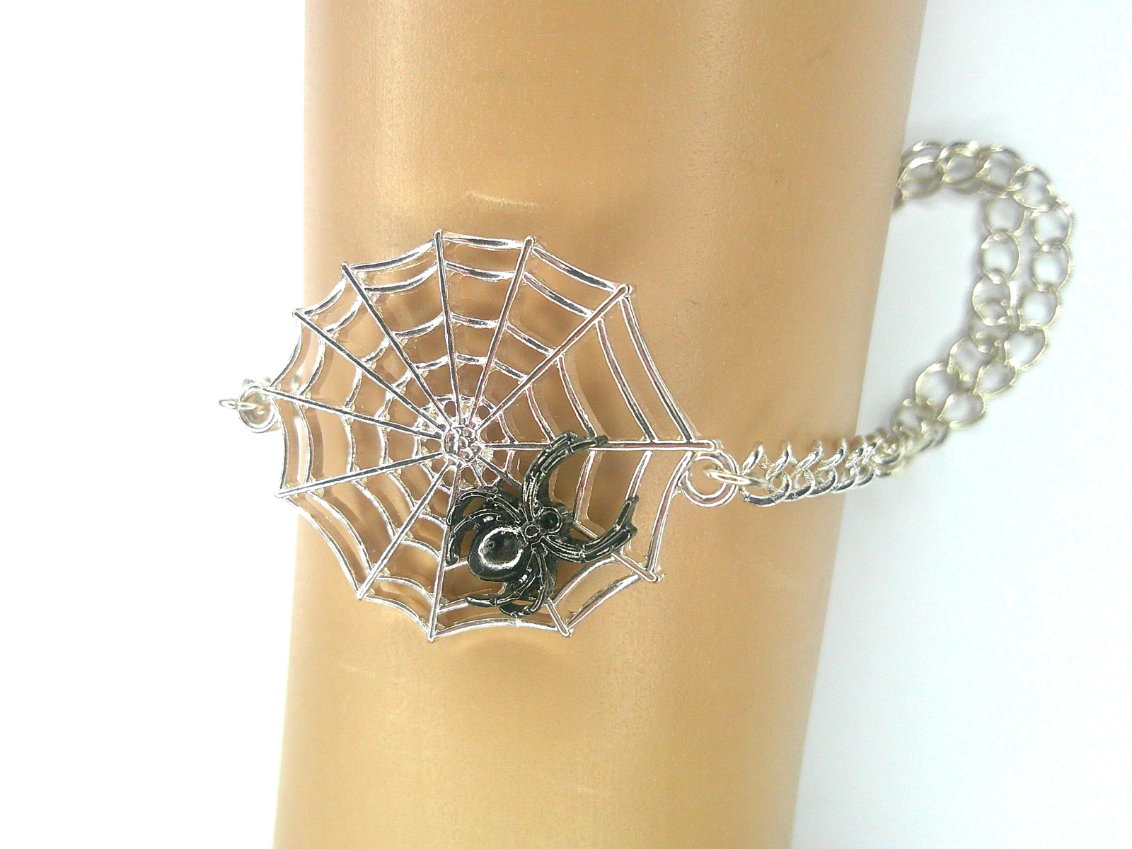 Halloween Spider Web Bracelet Silvertone 7.5 in Fashion Costume Lightweight