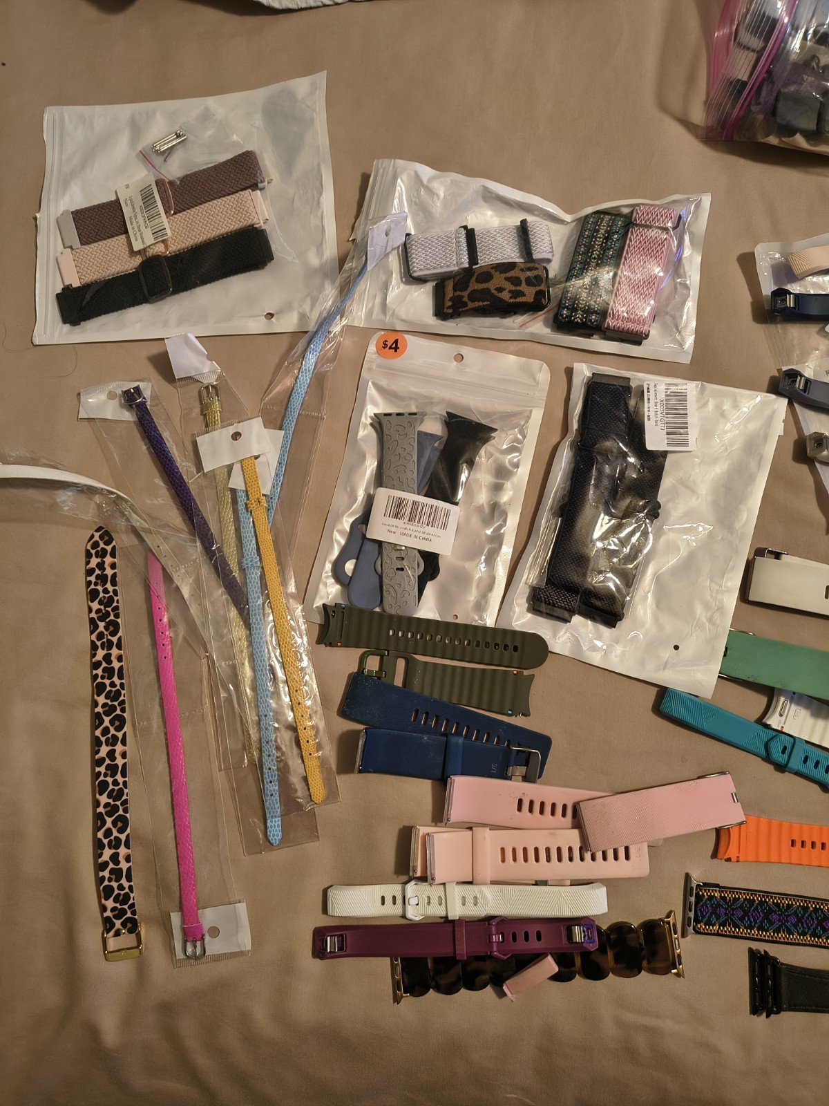 Mixed Lot 35 Wristwatches & 20 +Watch Bands, Fit Bit, Coach, Sieko, Fossil +++