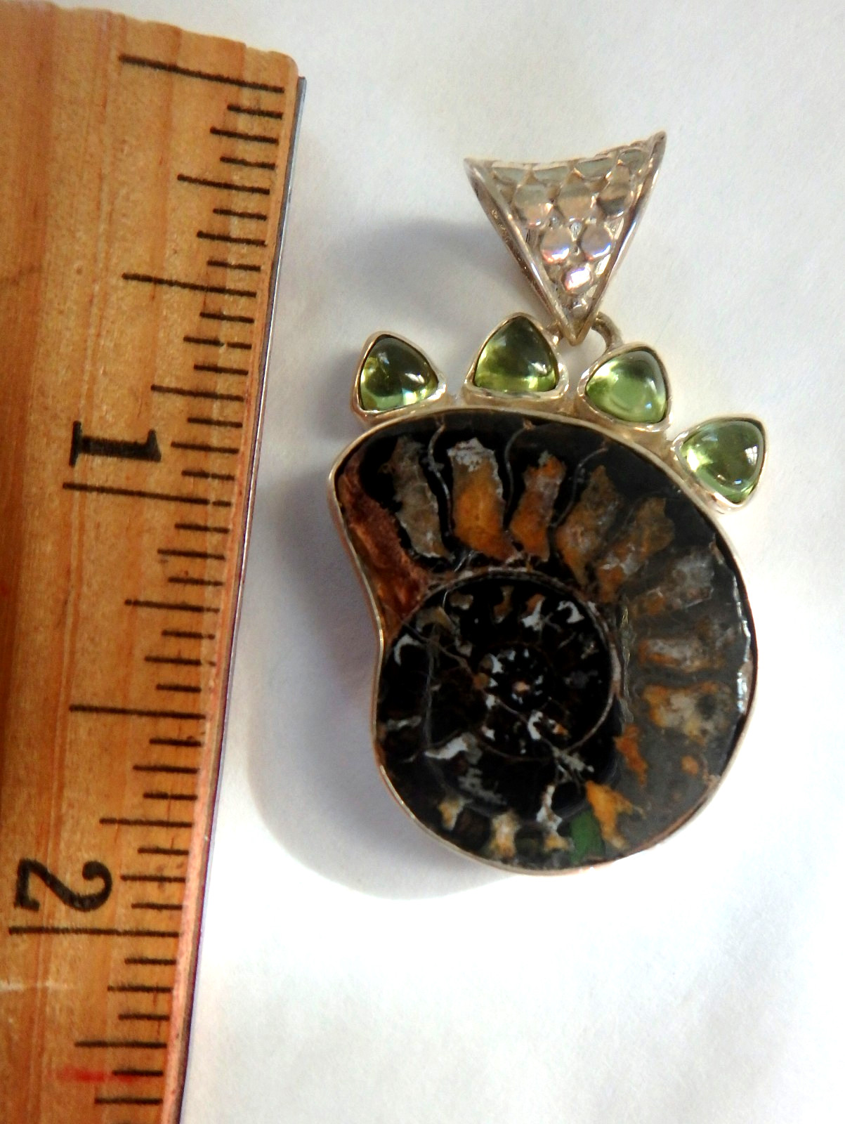 Pendant 925 Sterling Pendant Ammonite Fossil & Peridot 12.5 grams