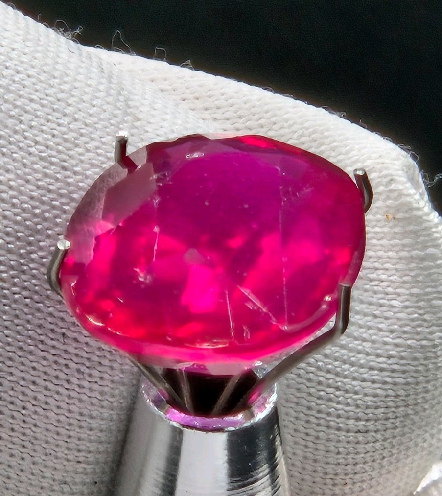 7.00ct Natural Ruby – Lead Glass Filled (Composite) – Oval Red – 12.8×10mm