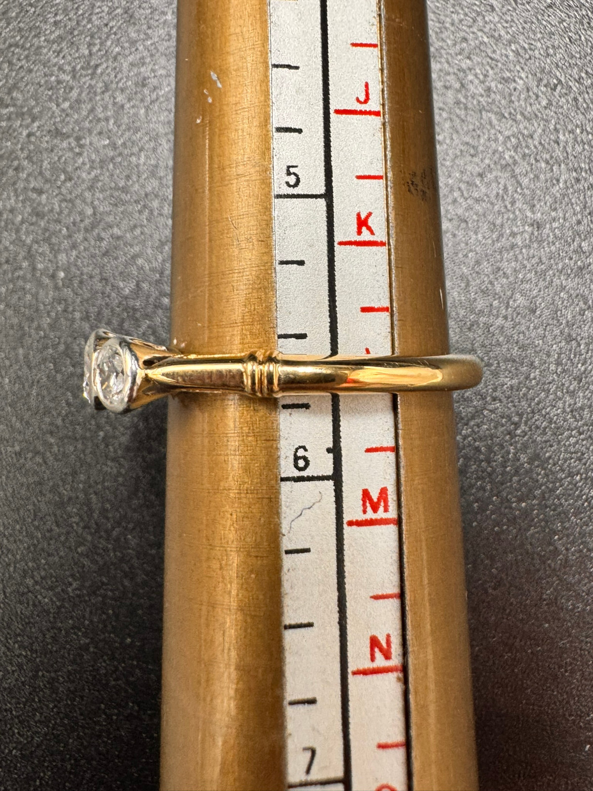 18 ct Yellow and White Gold Diamond Ring, two 0.07ct and a 0.20ct Diamonds