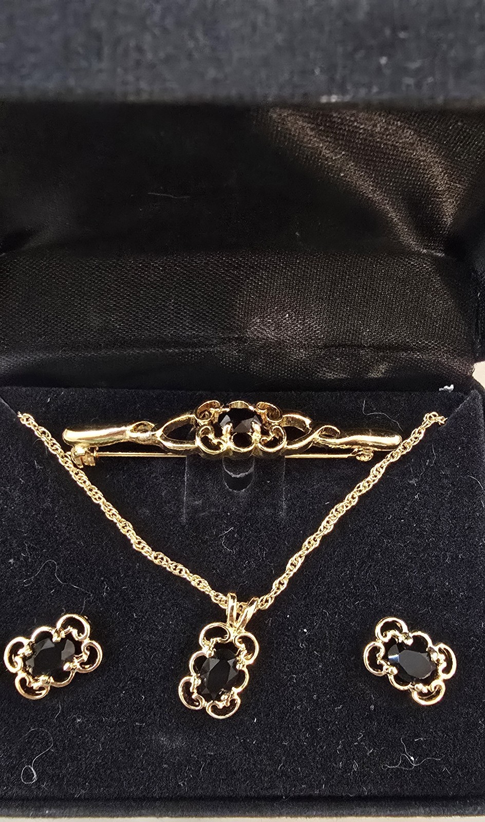 Jewelry Concepts Genuine Onyx Gold Tone Necklace Earrings Brooch Set Oval Pin
