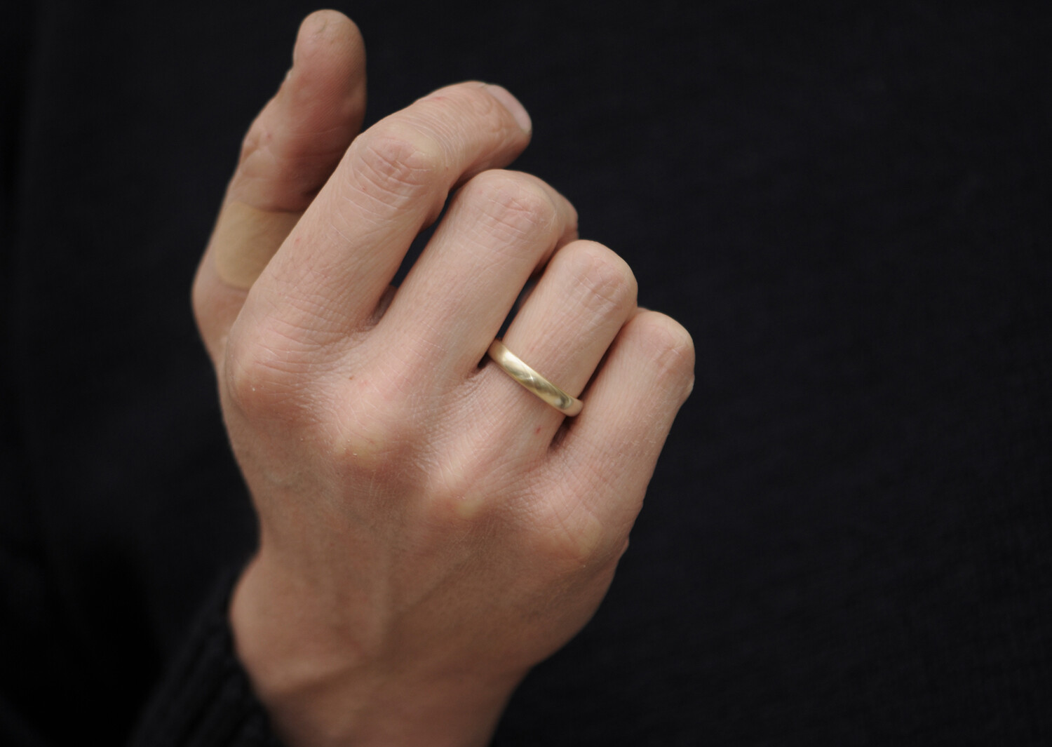 9 Carat Yellow Gold Filled 4mm Solid D-Shaped Polished Court Wedding Band/Ring