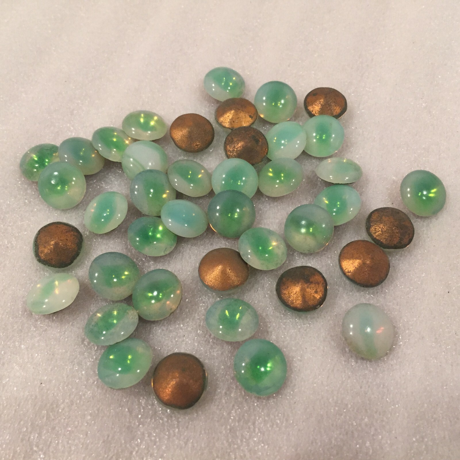 SL69 SS47(10.6mm) round bombe green sabrina glass jewels, gold foiled (64)