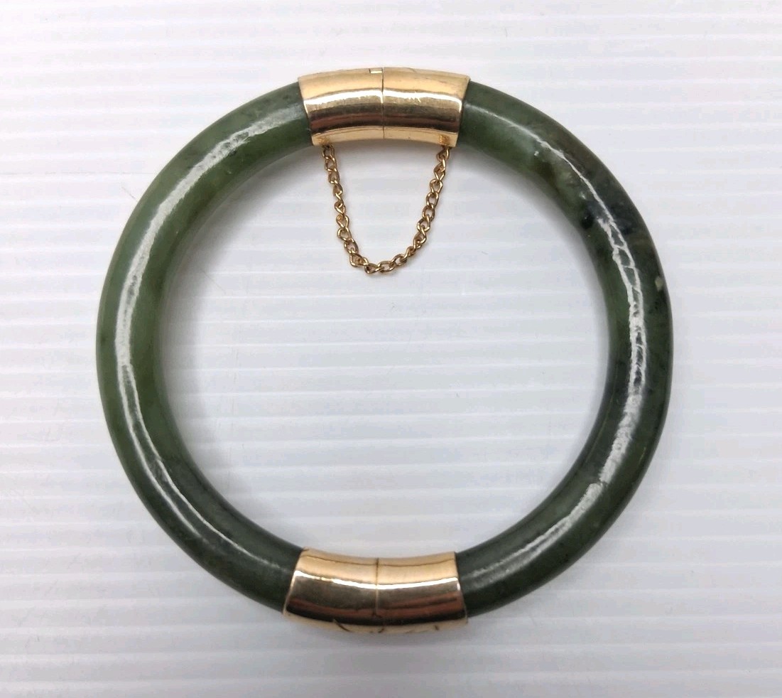 Vintage Green Nephrite Jade Hinged Gold Tone Bangle Bracelet Push Lock