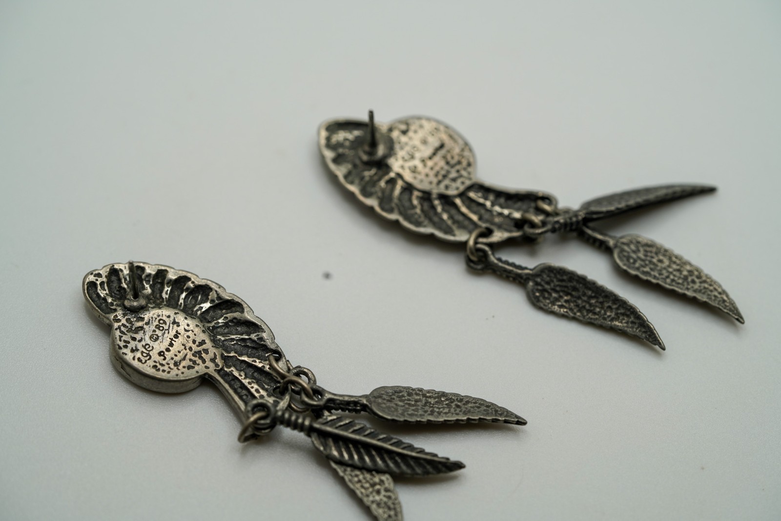 Vintage 1989 Ege Pewter Southwestern Feather Earrings Size: 5.5cm x 1.5cm EB1