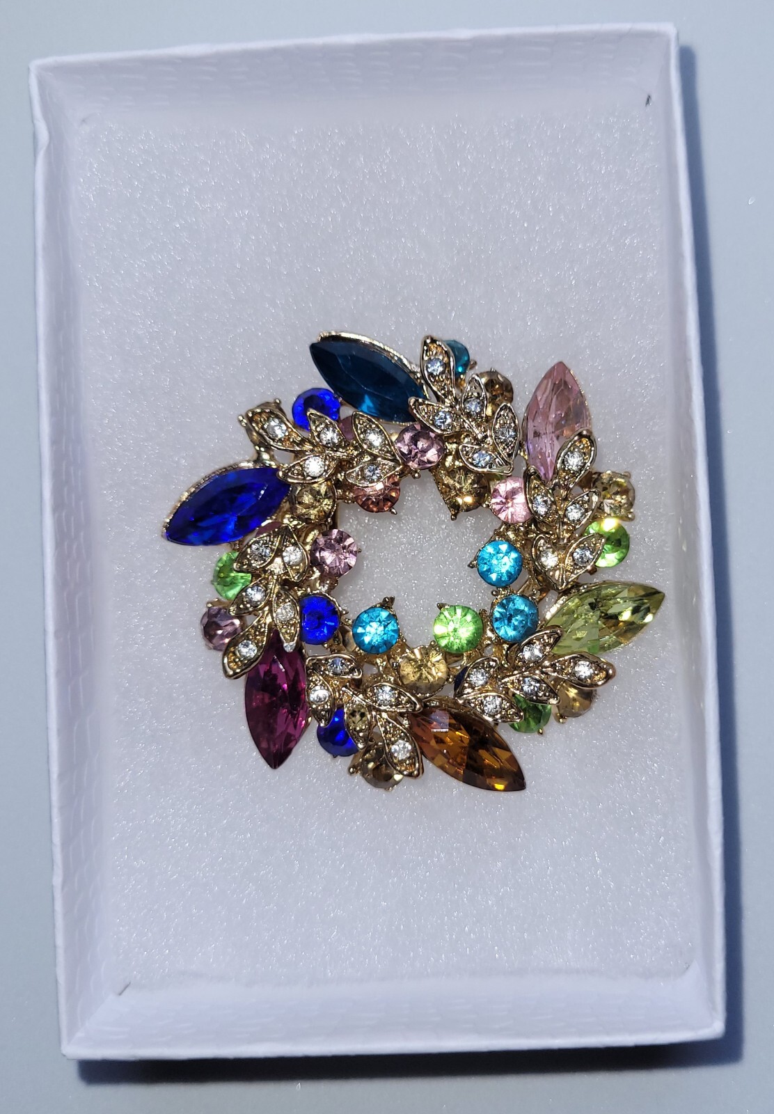 RHINESTONE WREATH SCARF CHARM CLIP Multicolored Gold Tone Sweater Ashley Cooper