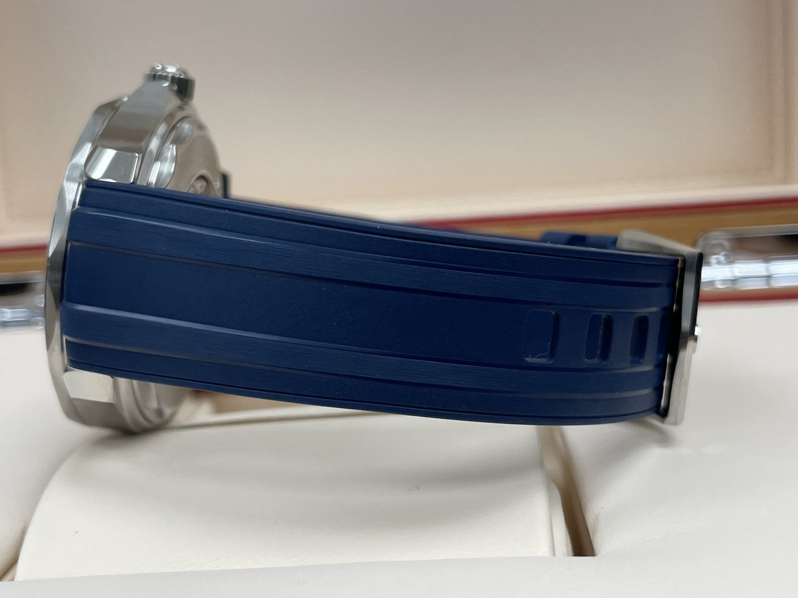 OMEGA SEAMASTER SUMMER BLUE EDITION 300M BRAND NEW 42MM 210.32.42.20.03.002