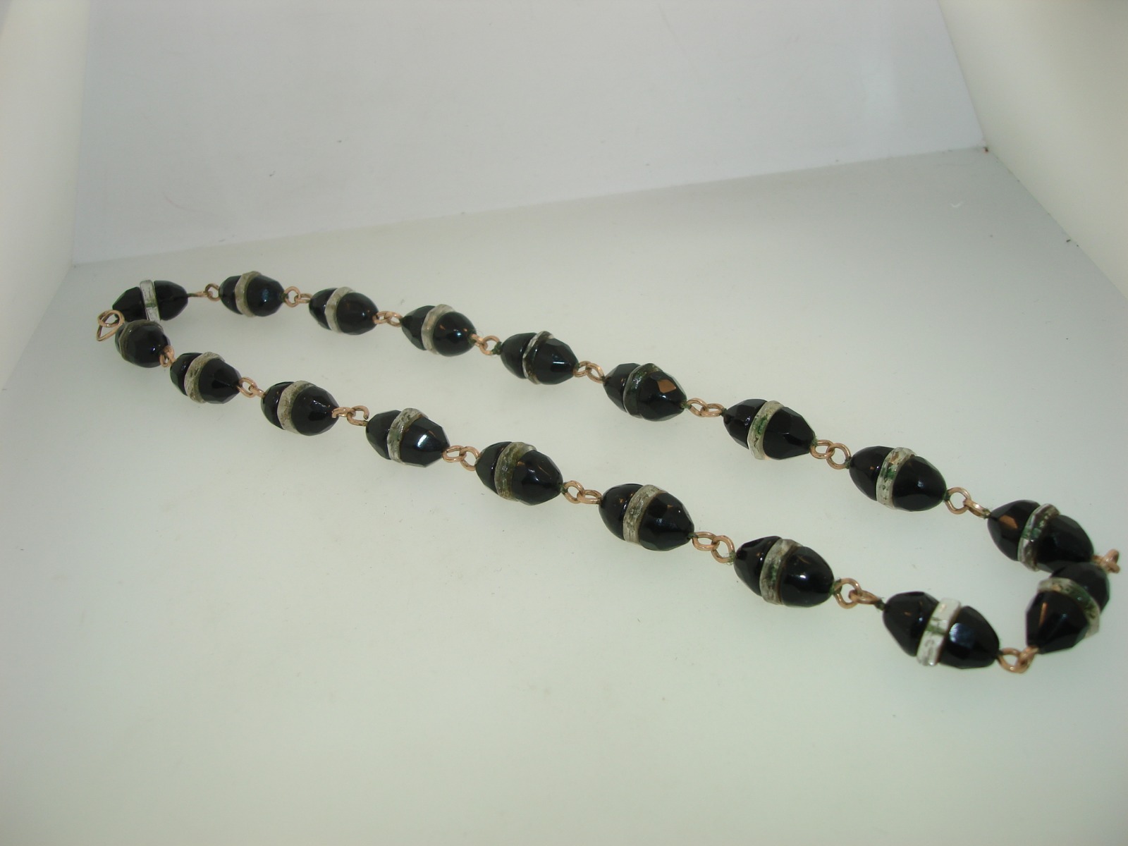 VINTAGE 1940’S FACETED BLACK & CLEAR ROUNDELLE GLASS BEAD CHOKER NECKLACE!