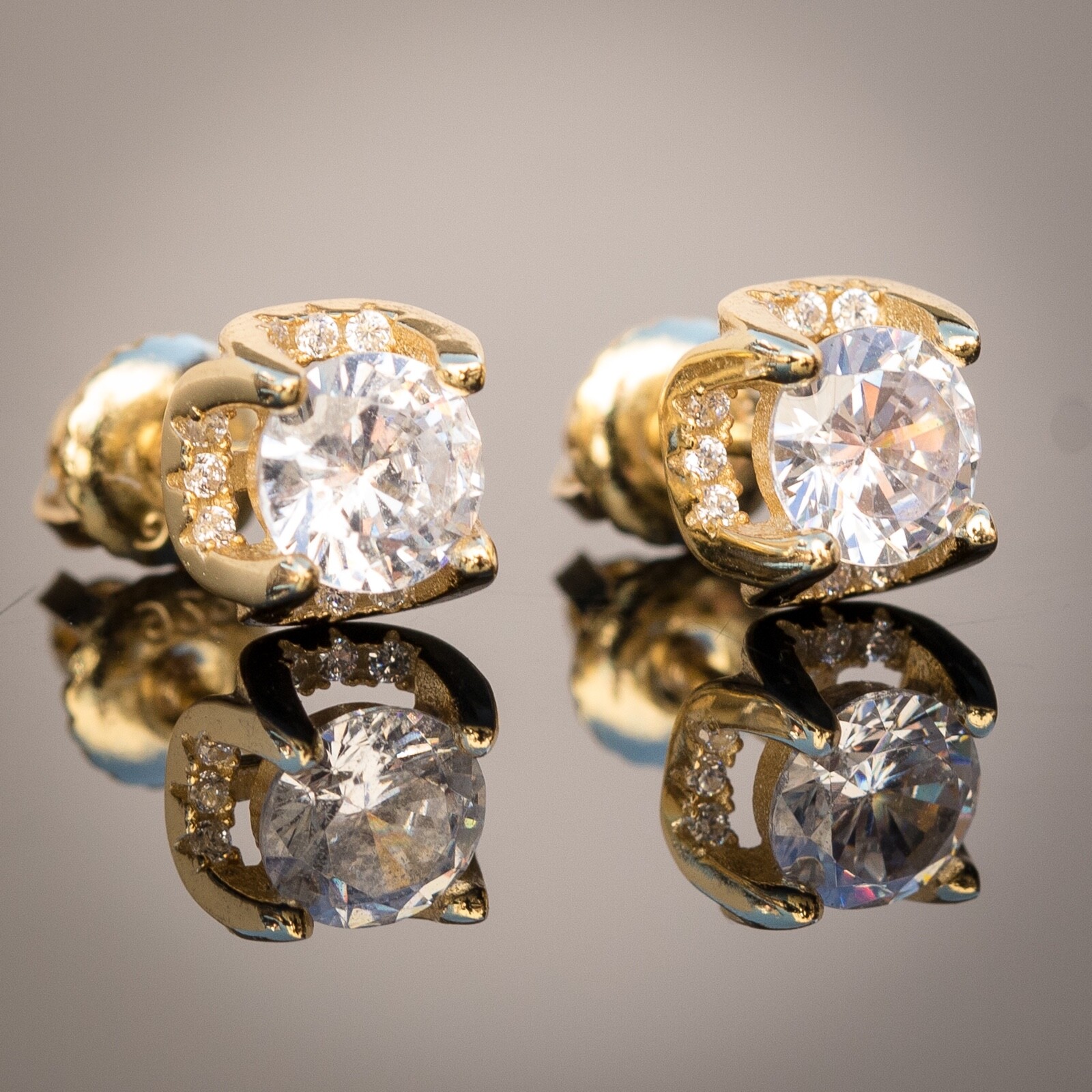 Small 14K Gold Plated 4 Prong Mens Round Cut Small Iced Stud Screw Back Earrings