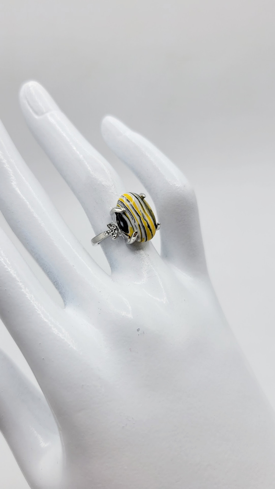 Women’s Silver Tone Oval Simulated Stone Yellow White Black Gray Ring Size 5.5