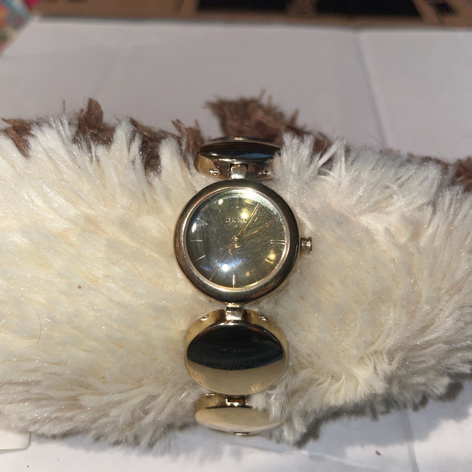 DKNY Ladies Watch Roundabout Goldtone Bracelet NY8867 needs new battery