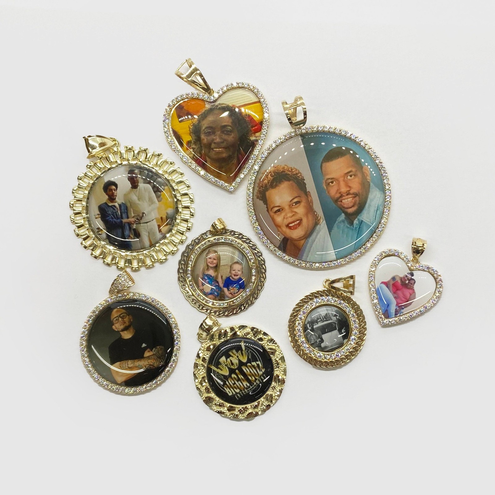 10k Gold Memorial Picture Classic DC Round Pendant Necklace