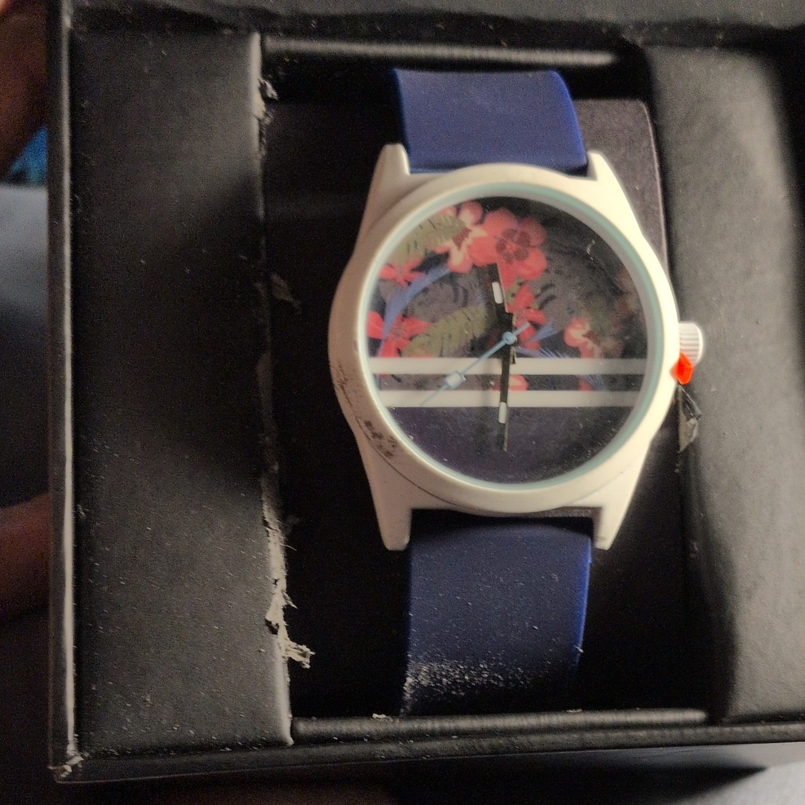 ZX8 Quartz Analog 40mm SS Silver Case Blue Silicone Strap Floral Dial Box