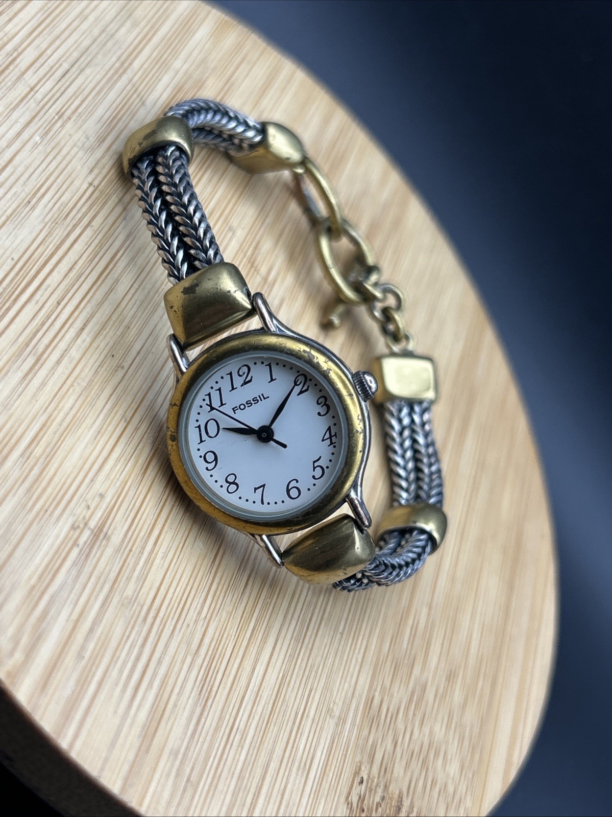 Classic Fossil Womens Watch. EC-8840