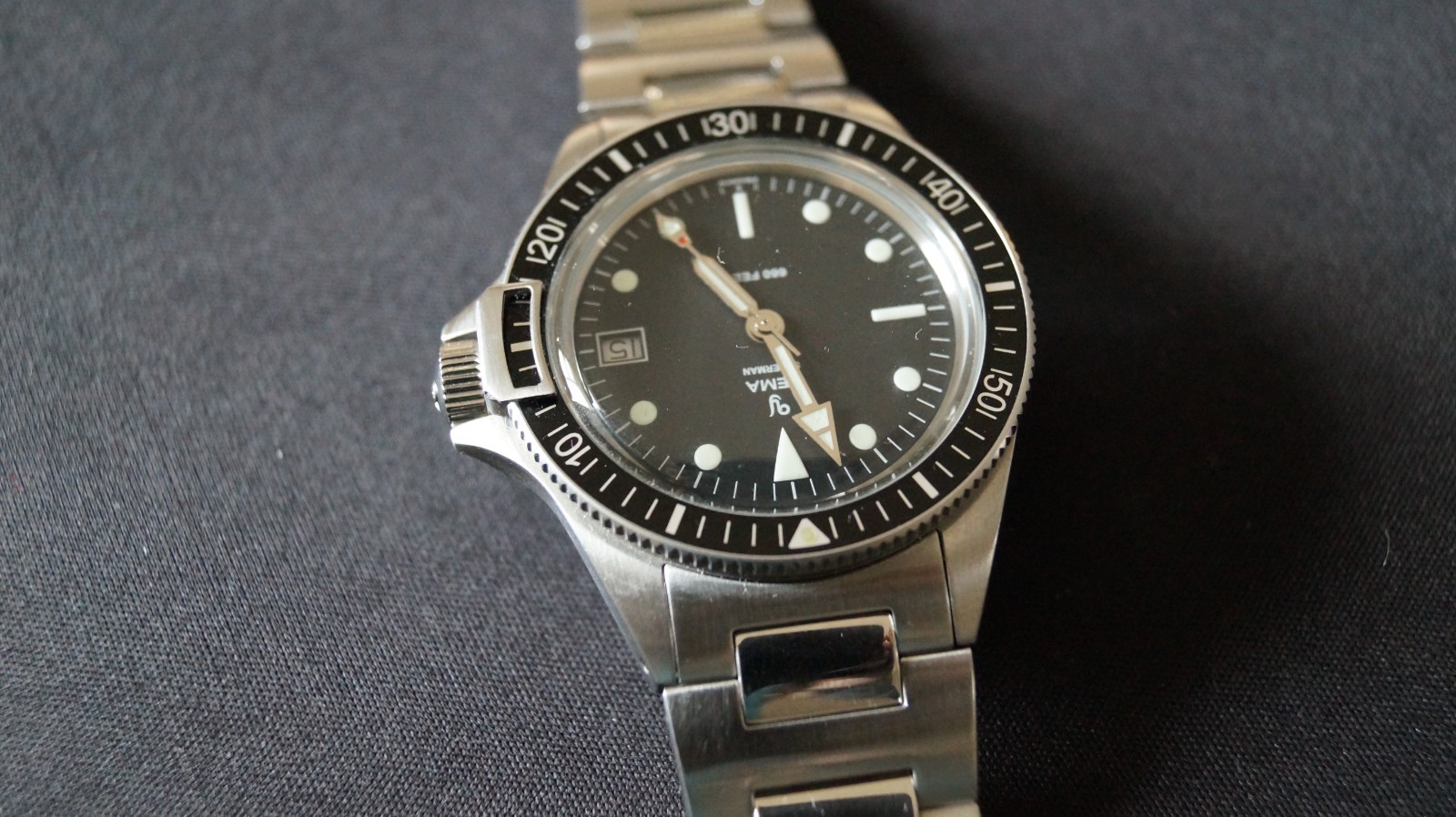 YEMA Superman Heritage Quartz 39mm Black Skin Diver YMHF1573-AM date @3