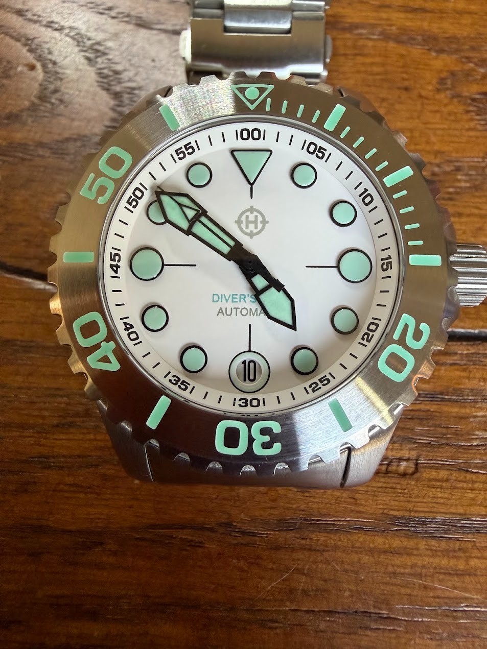 HELM Komodo 03AR3 40mm NH35 Automatic White Dial Sapphire 300m Box