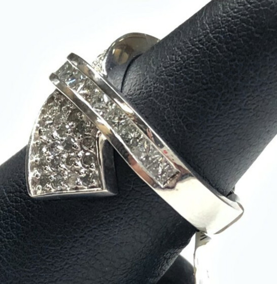 NEW 18k White Gold Crossover Ring, 1.35ctw Natural Diamonds (Size 7.5) 9.6 gram