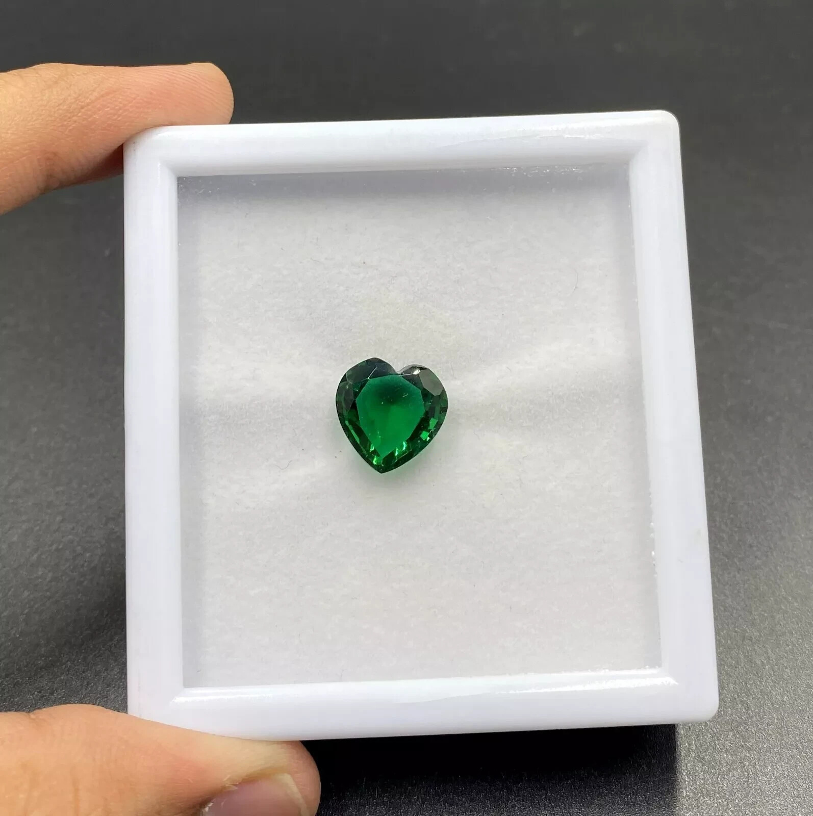 Top Quality Zambian Green Emerald Heart Shape Loose Stone 12 Ct Emerald Gemstone