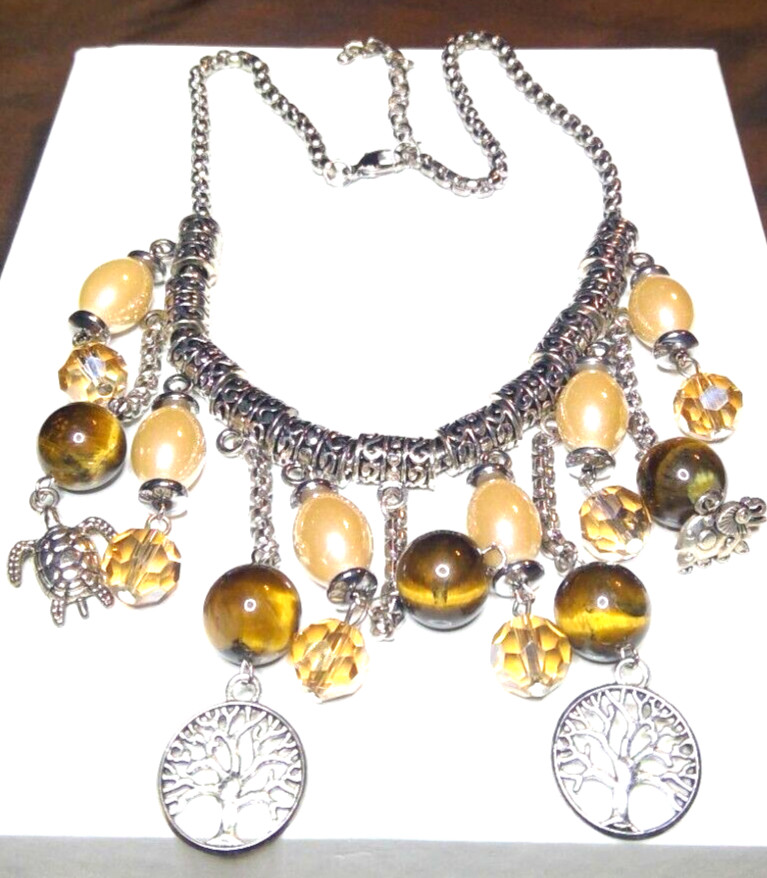 Fashion Necklace in Contemporary Style