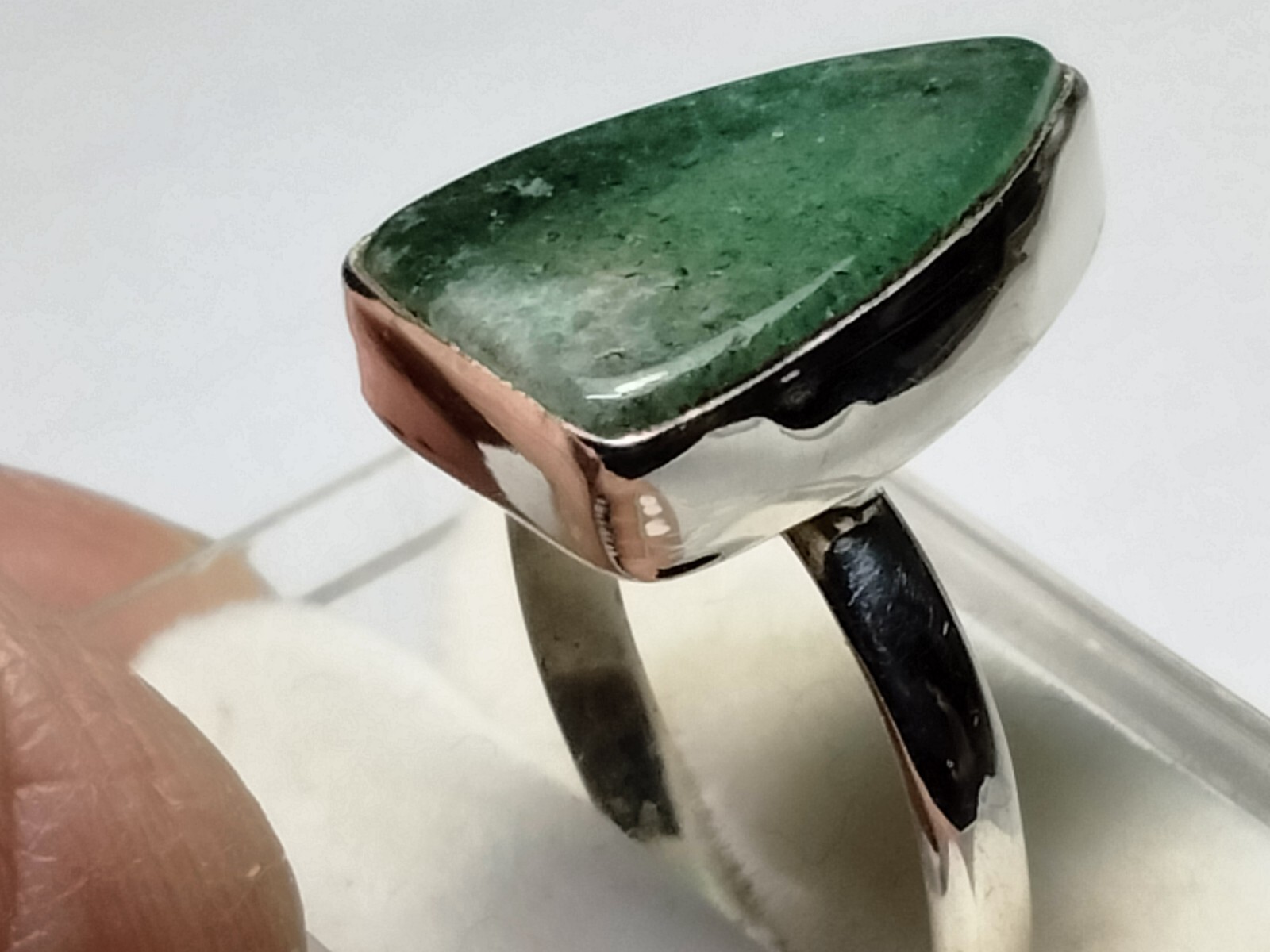 ATTRACTIVE NATURAL GREEN ONYX IN STERLING SILVER 925 RING SIZE 8.75-9.0