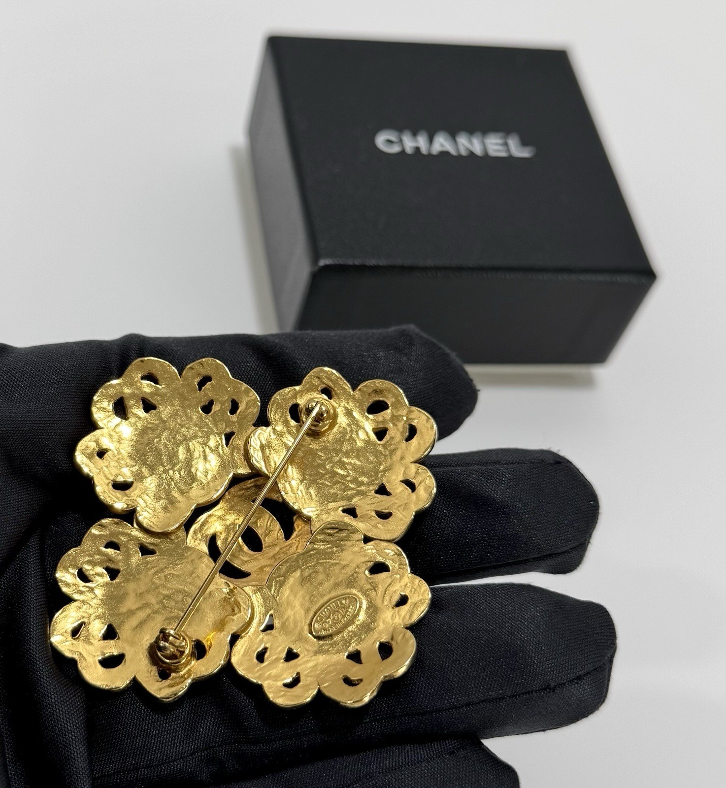 Chanel Turquoise Brooch Gold 97P Hammered Clover 24k Plated CC Vintage Very Rare