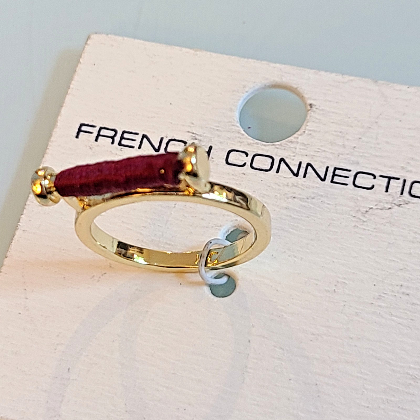 French Connection Gold Tone Bar Ring Burgundy Thread Wrapped T-Bar Size 7 New