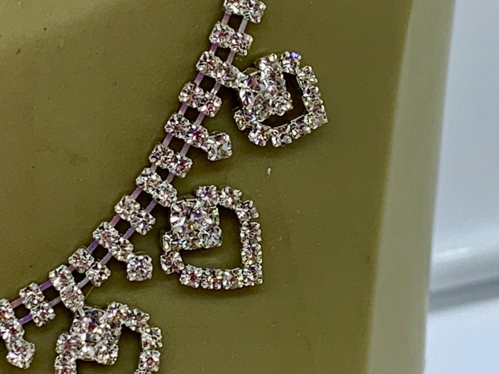 VINTAGE STYLE SILVER PLATED DIAMANTE HEART NECKLACE