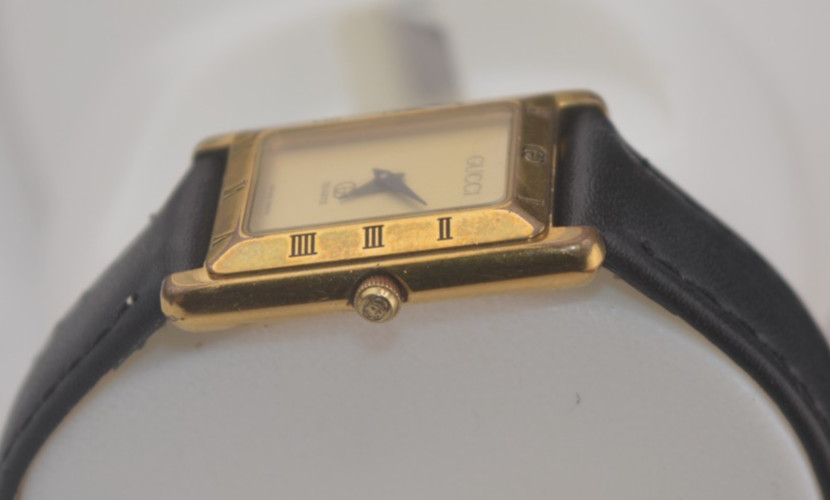 VTG Gucci 4200L Ladies Quartz Gold Plated Watch Runs Great New Band GUARANTEE
