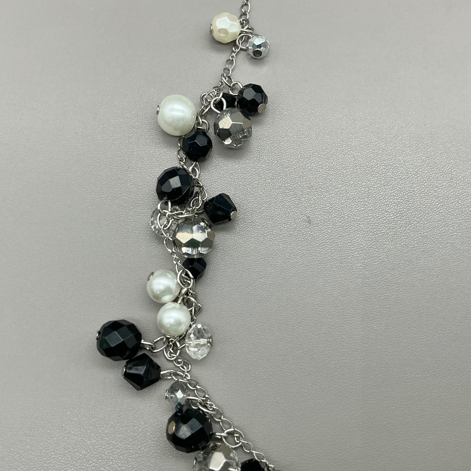 White House Black Market Necklace Black White Crystal Beaded 36-39″