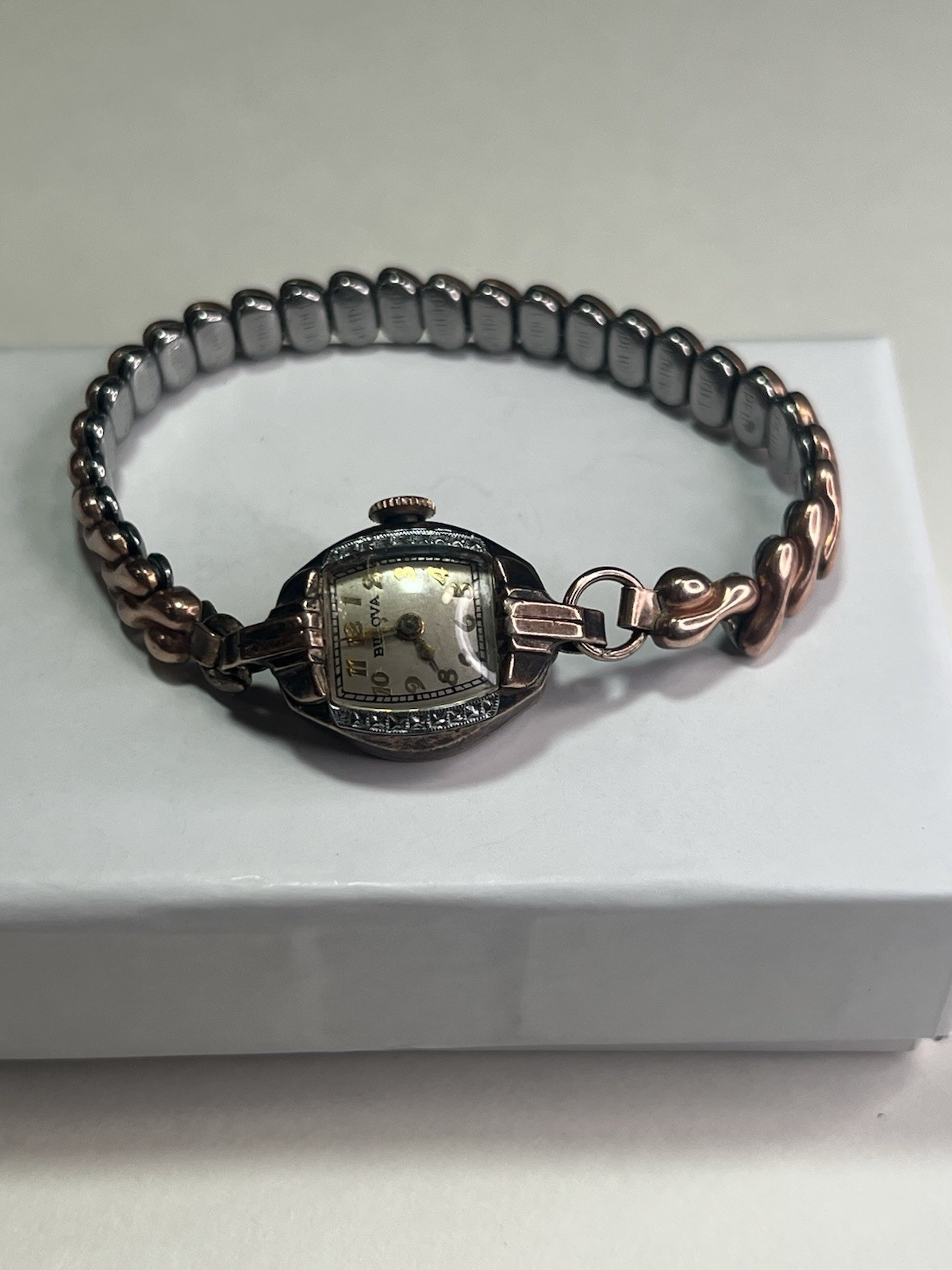 Bulova Vintage Women’s Dress Watch Manual Wind Oval Silver Dial Two-Tone 17J