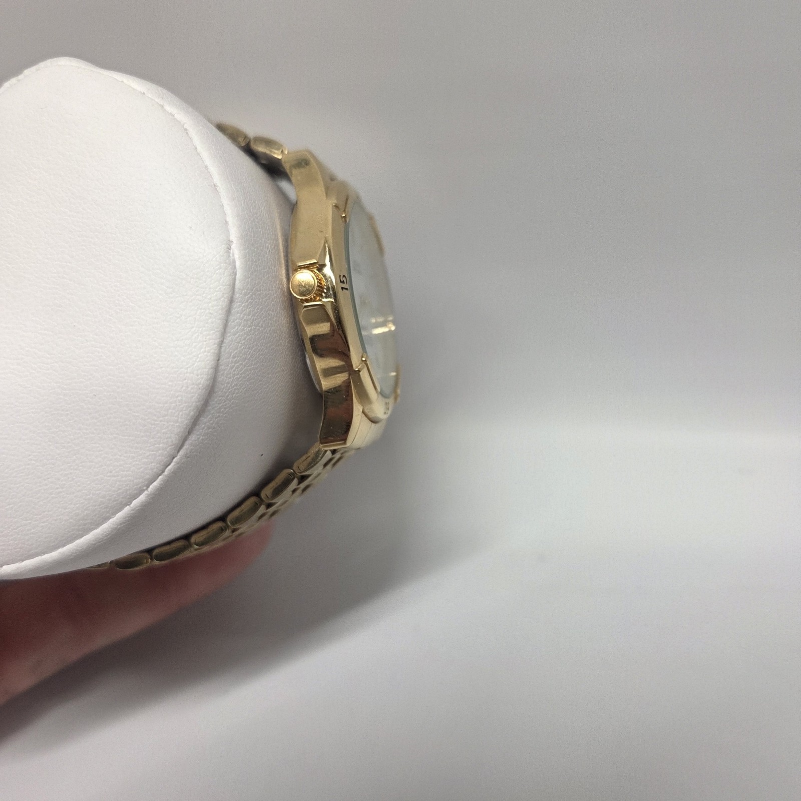 Guess Waterpro White Face Watch 50 Meters 165 Feet Water Resist New Battery