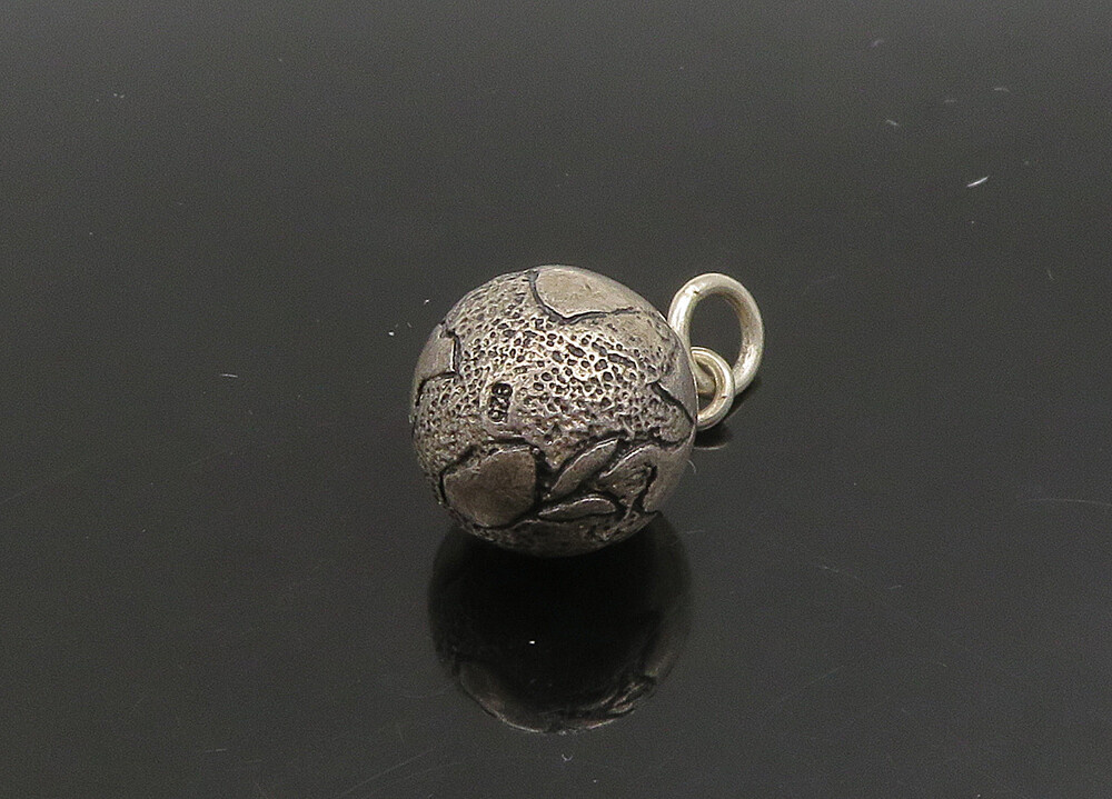 925 Sterling Silver Vintage Petite Etched World Globe Motif Pendant PT19361