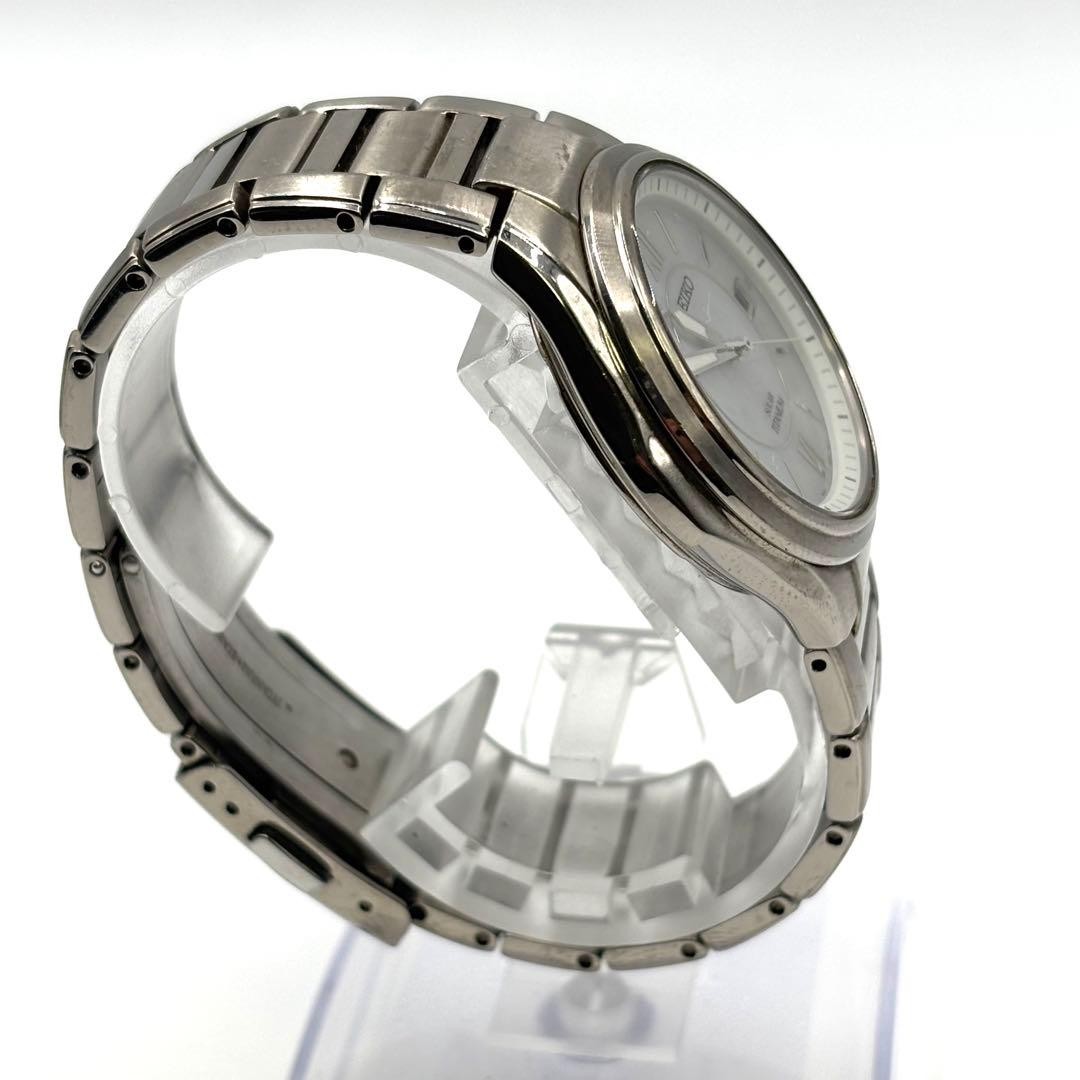 Working ,SEIKO solar-powered titanium watch with mother-of-pearl dial,From Japan