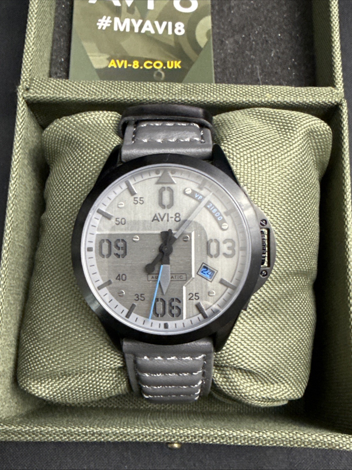 AVI‑8 …..P-51 Mustang Bottisham Quartz Limited-Edition – model number AV-4069