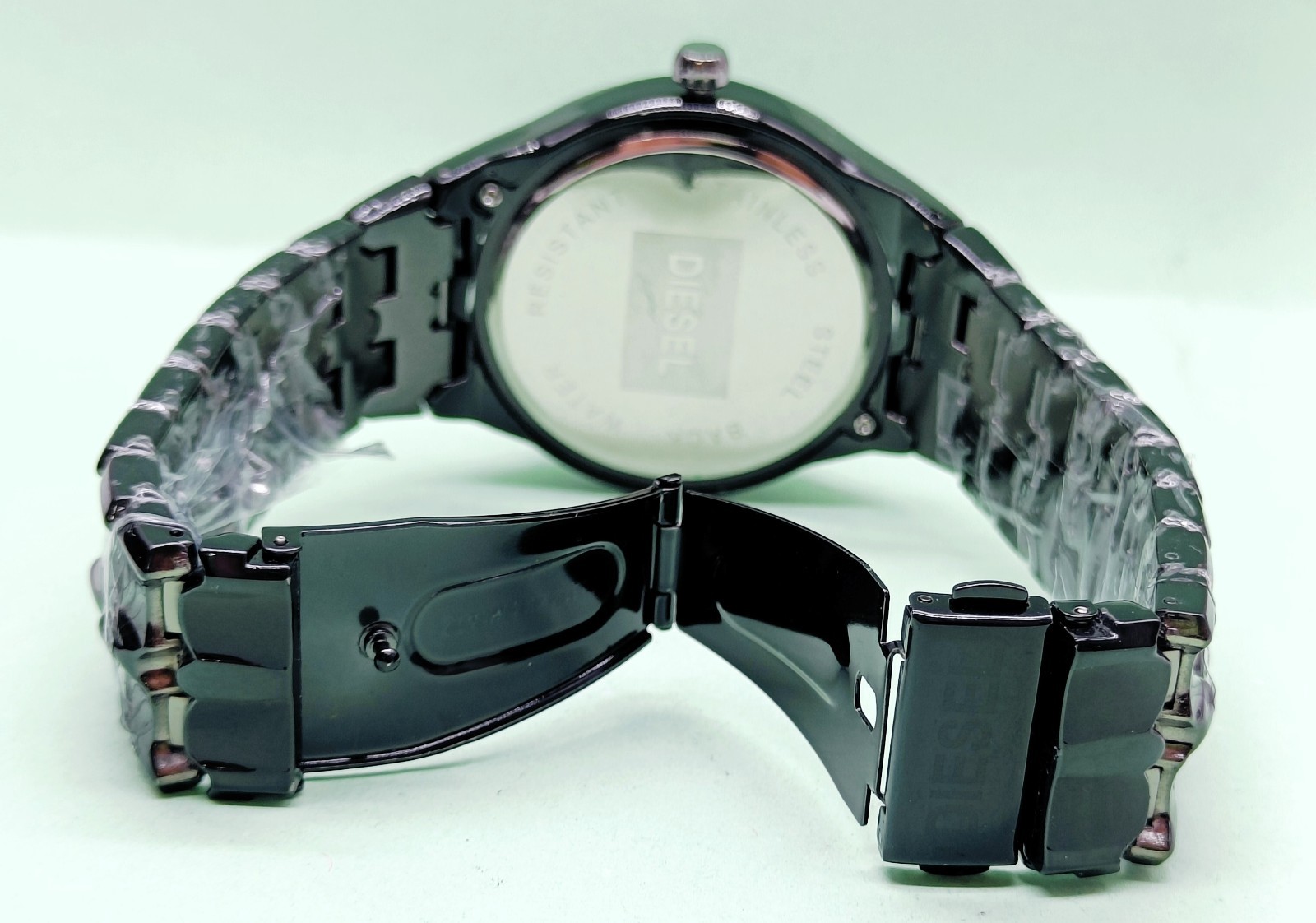Awesome Diesel Date Indicator Analog Dial Color Black Quartz Men’s Wrist Watch