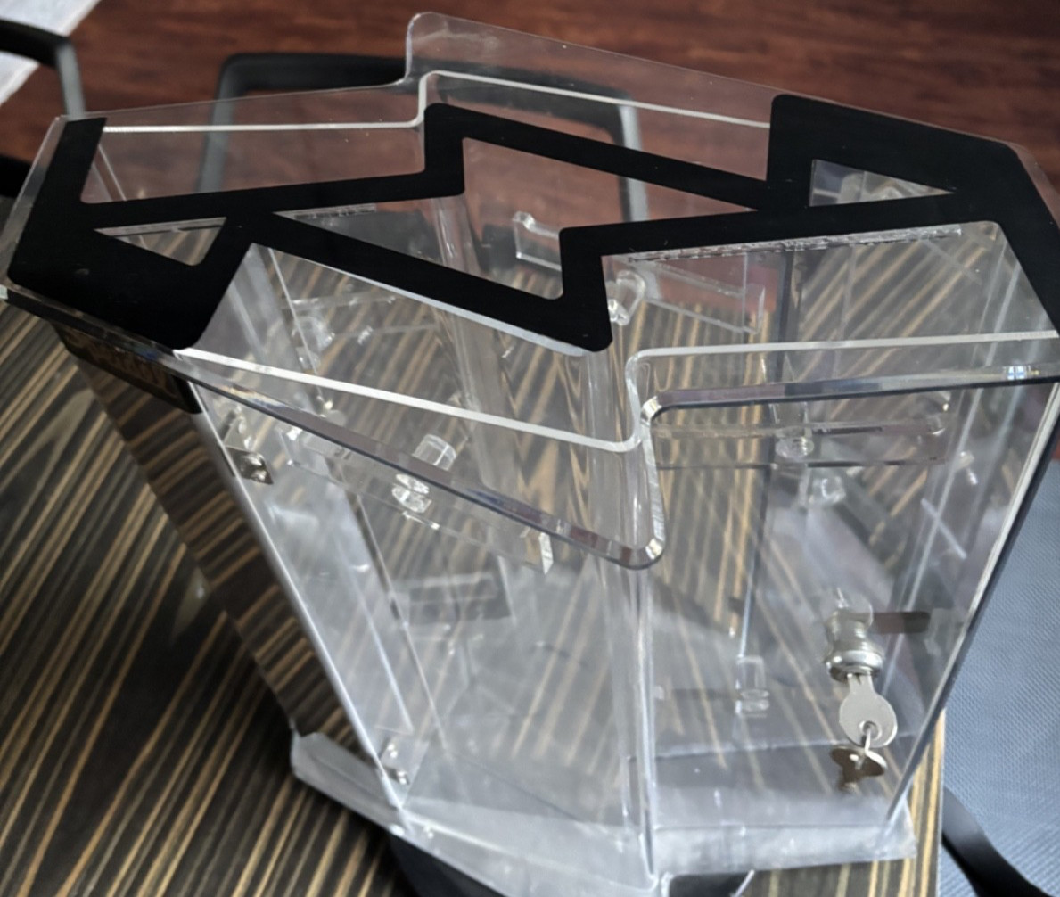 Vintage Speidel Rotating Acrylic Counter Top Jewelry Display Case 16″ High