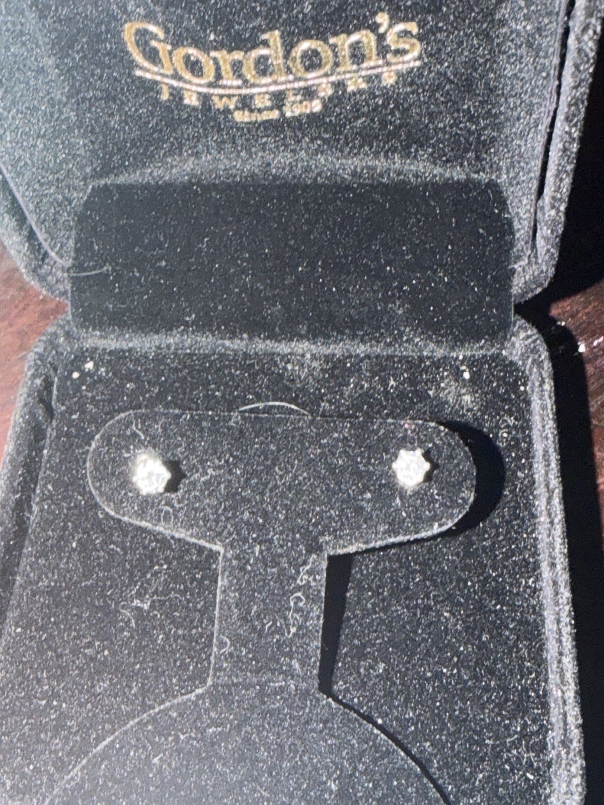 Gordon’s Jewelers Round 1/4 CT Natural Diamond studs 14 kt gold, missing a back