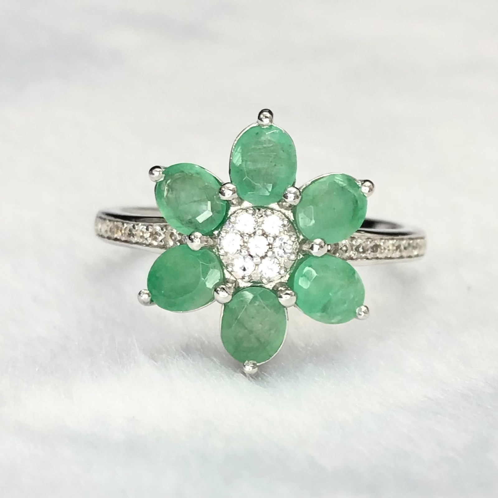 Natural Emerald Gemstone 925 Sterling Silver Ring Oval Top Rich Green 8