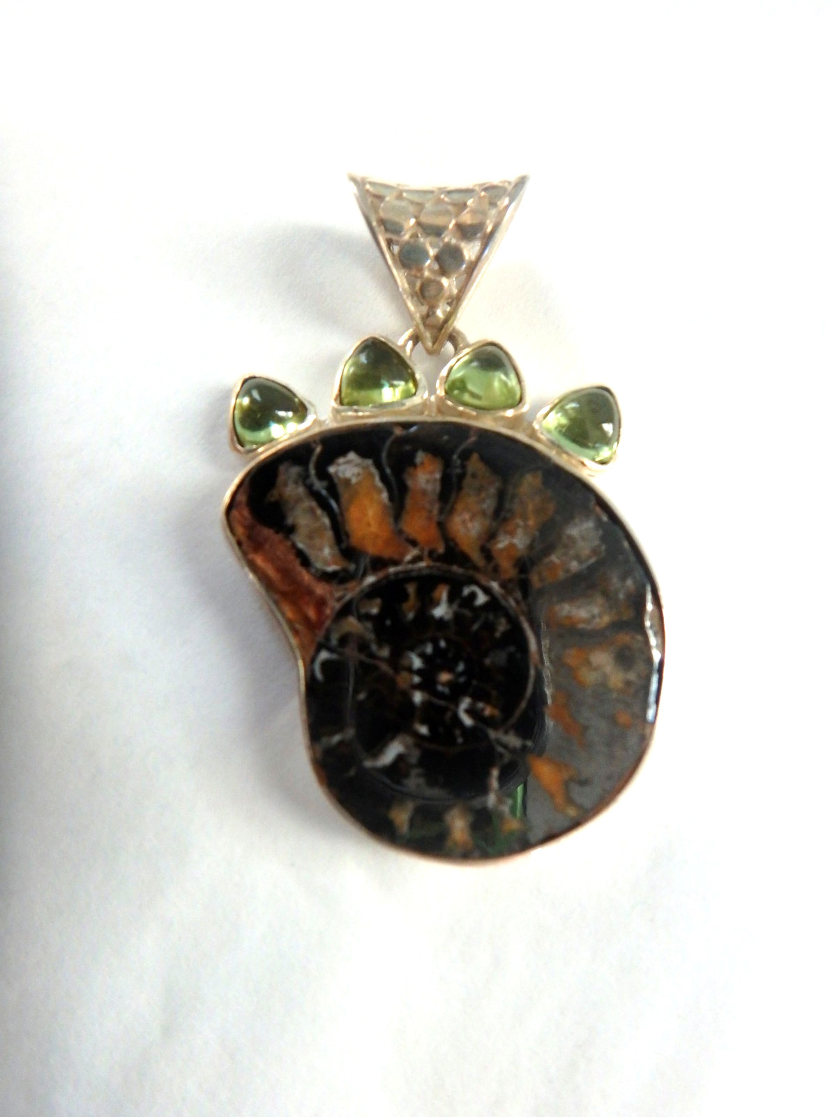 Pendant 925 Sterling Pendant Ammonite Fossil & Peridot 12.5 grams