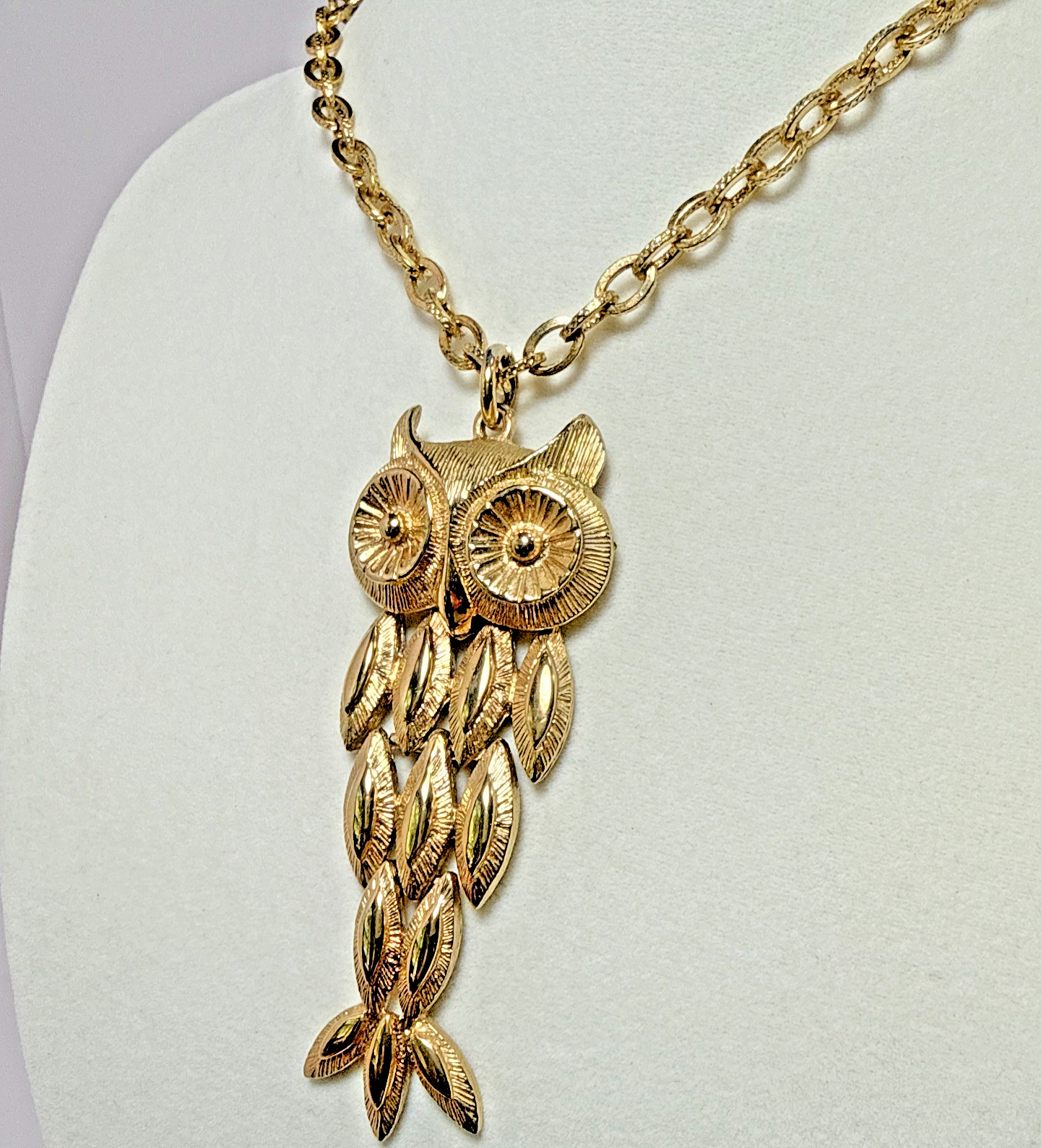 Vintage Avon Wise Guy Owl Articulated Movable Pendant Long Chain Necklace