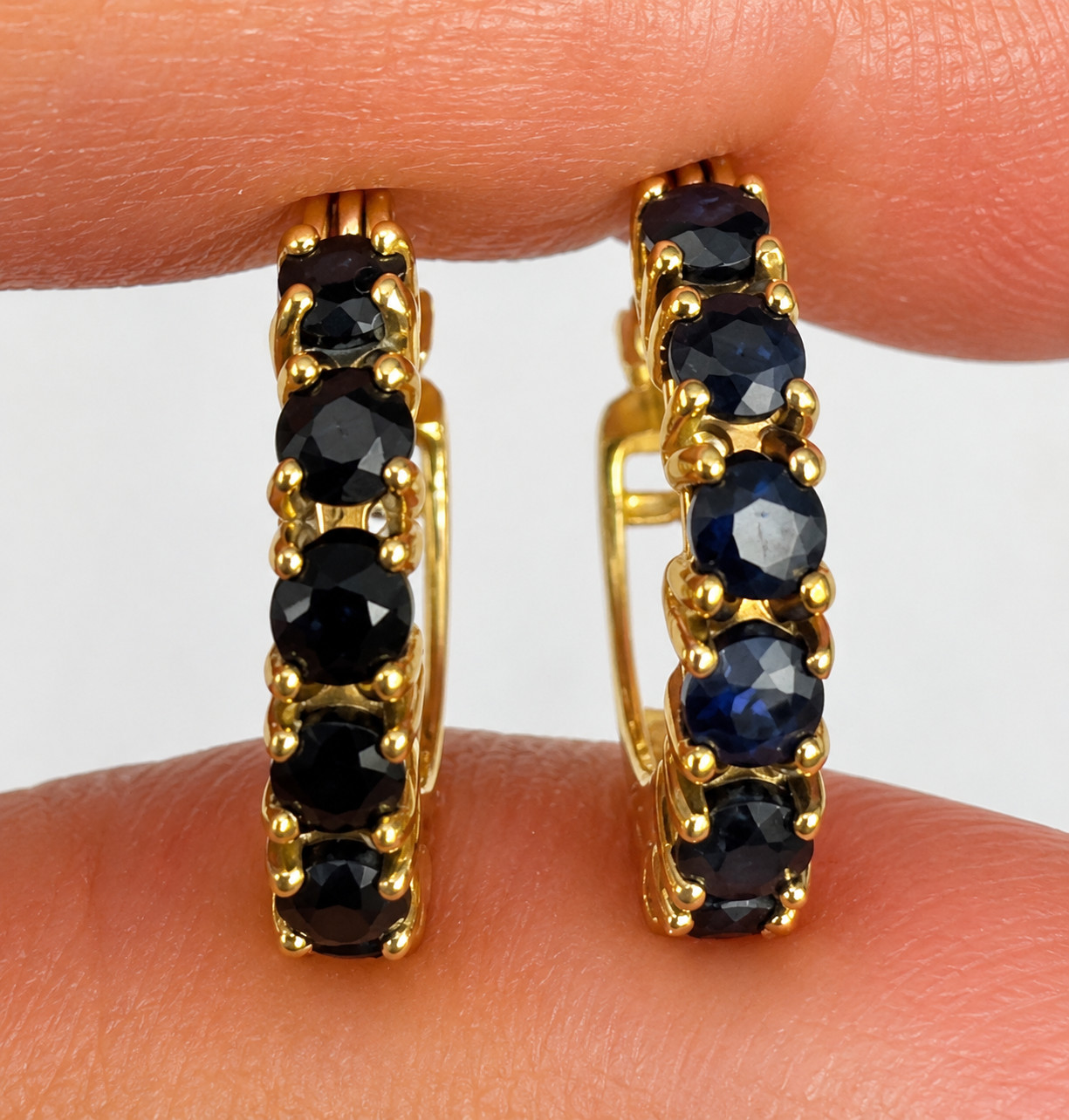 10K YELLOW GOL 1.00 TCW SAPPHIRE 1/2 INCHLEVERBACK HUGGIE HOOP EARRINGS