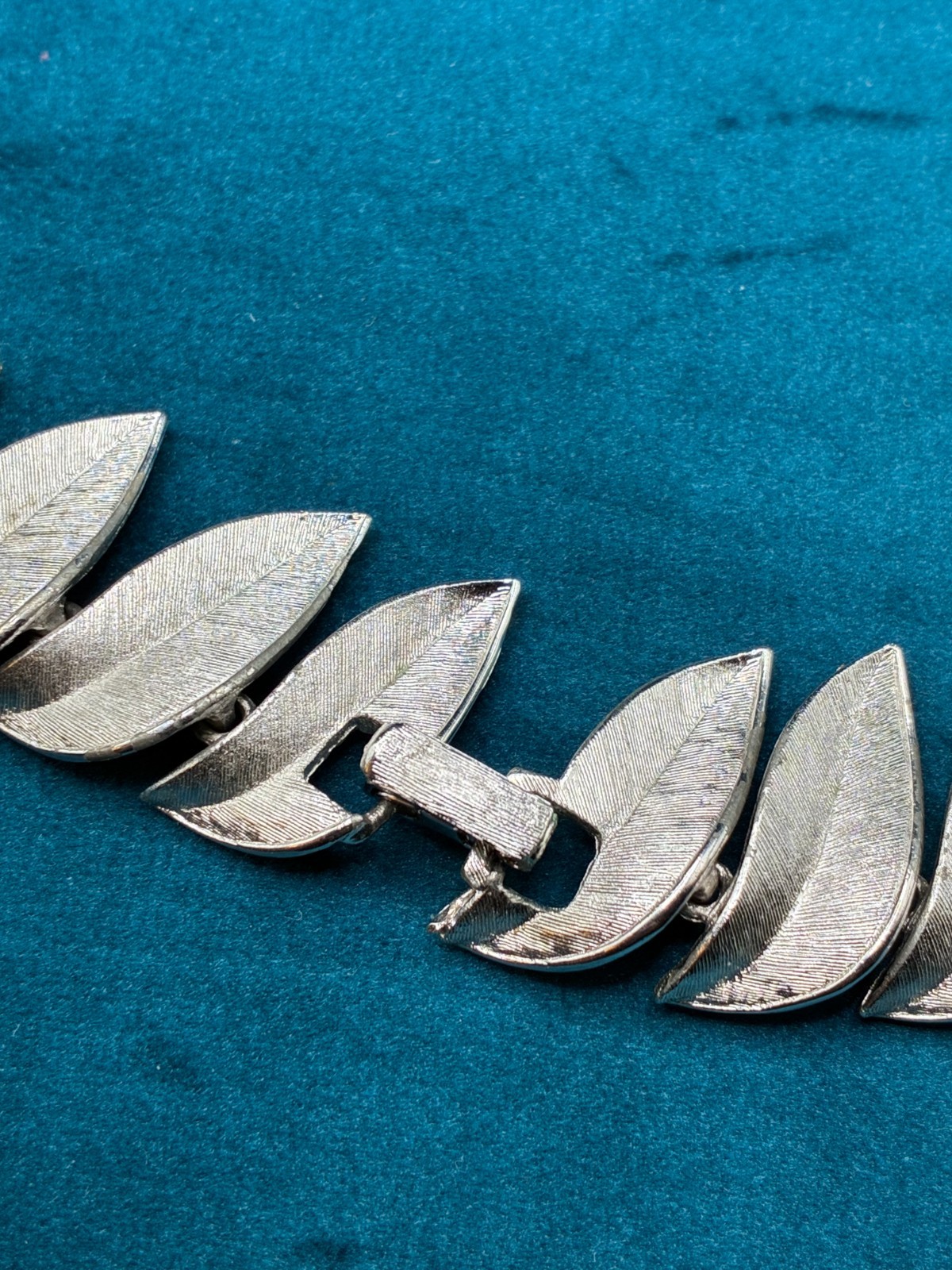 Vintage Silver Tone MCM Necklace Textured Leaf 15 1/2″